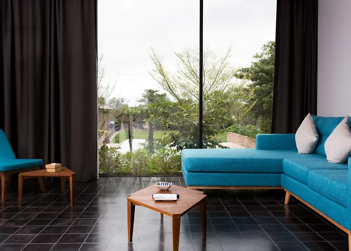 Hillocks & 5*