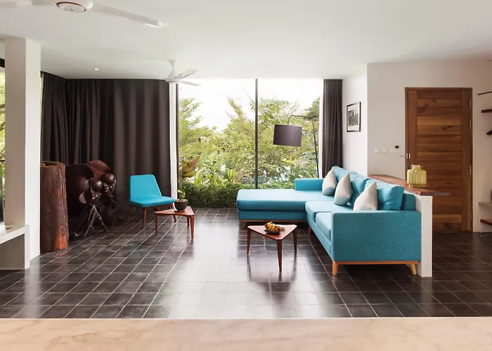 Hotel Hillocks & 5*