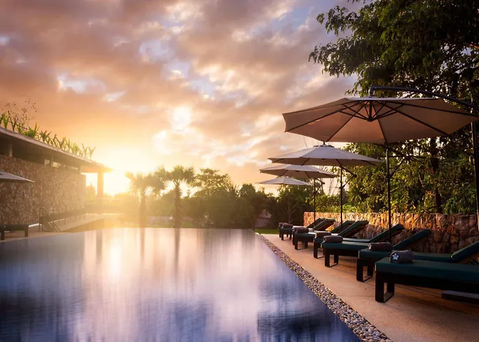 Hotel Hillocks & 5*