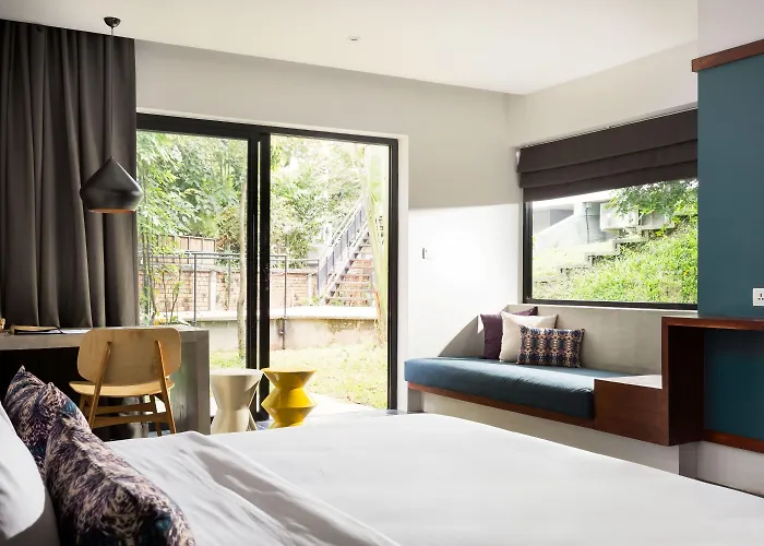 Hotel Hillocks & 5*